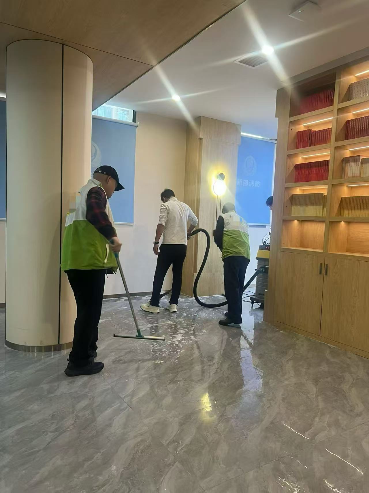 南京水畅行地面防滑工程施工:不改地面原貌提升公共场所防滑系数 南京水畅行地面防滑工程施工:不改地面原貌提升公共场所防滑系数